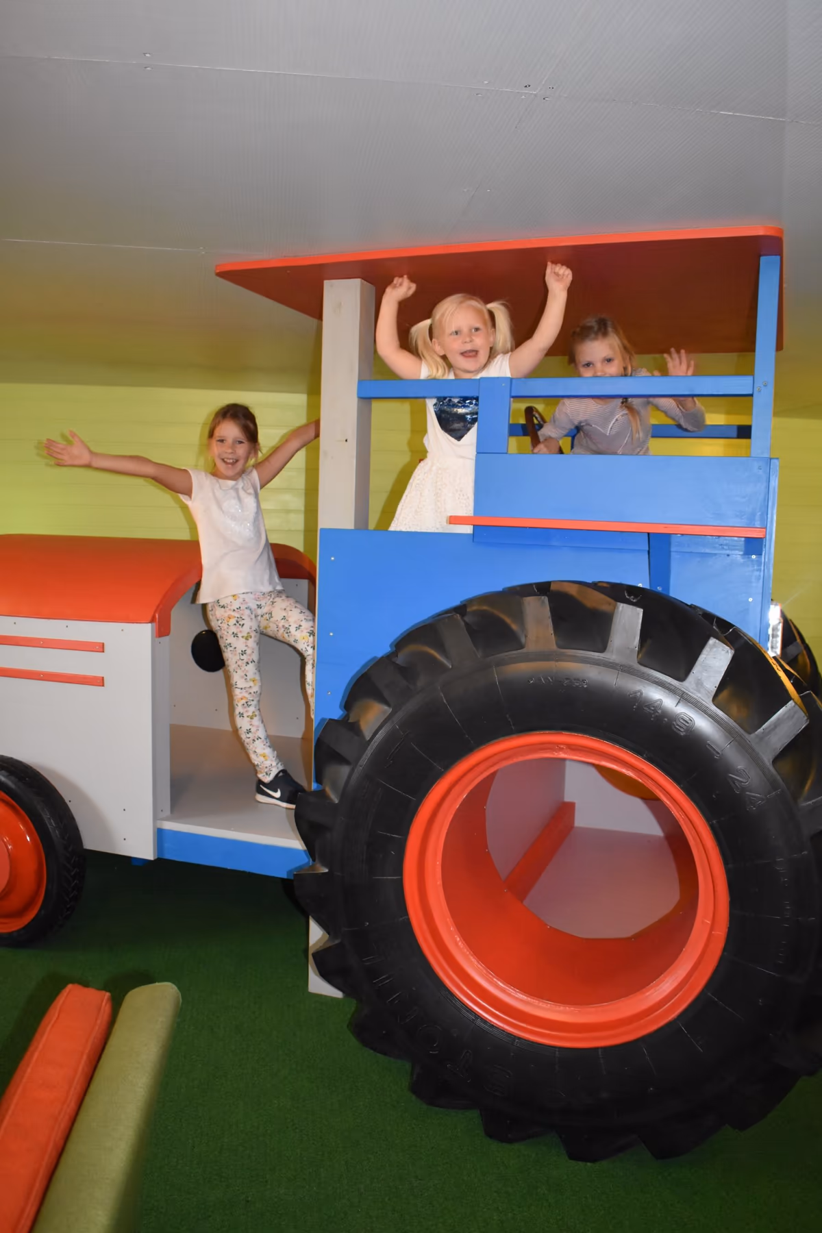 Vahva traktor, väikelaste lemmikatraktsioon